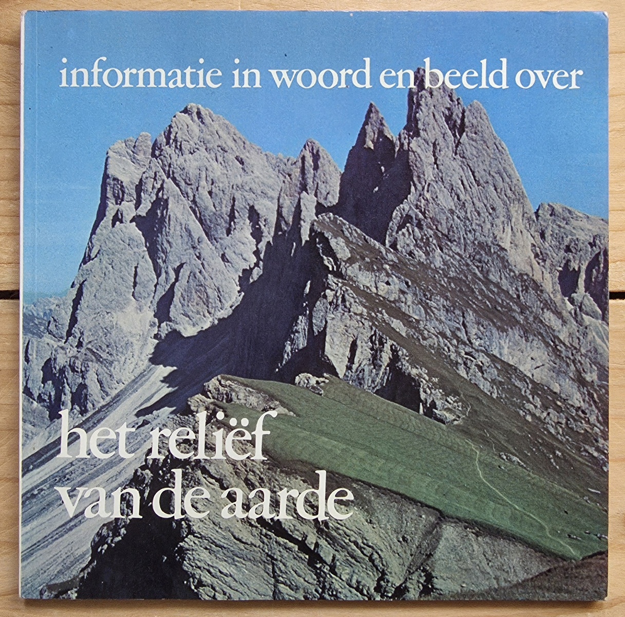 Informatie in woord en beeld over het relië van de aarde